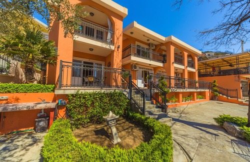 Sutomore Apartment | Villa Nena - Spacious Apartment in Peaceful Location
