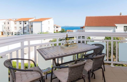 Okrug Gornji Apartment | Villa Nikaroni by Interhome