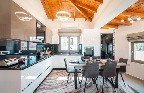 Fanai Villa | Villa 'Nikolaos 2' with Sea View, Wi-Fi and Air Conditioning