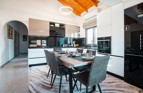 Fanai Villa | Villa 'Nikolaos 2' with Sea View, Wi-Fi and Air Conditioning