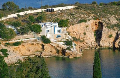 Bralos Villa | Villa Nikolitsa with private beach