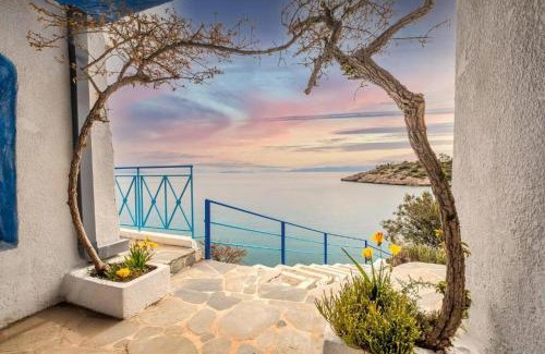 Bralos Villa | Villa Nikolitsa with private beach