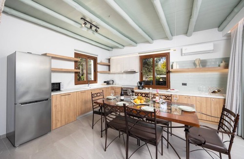 Tavronitis Villa | Villa Nineta - Three Bedroom Villa, Sleeps 6