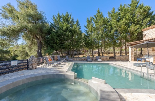 Agia Marina Villa | Villa Niovi Aresti with private pool