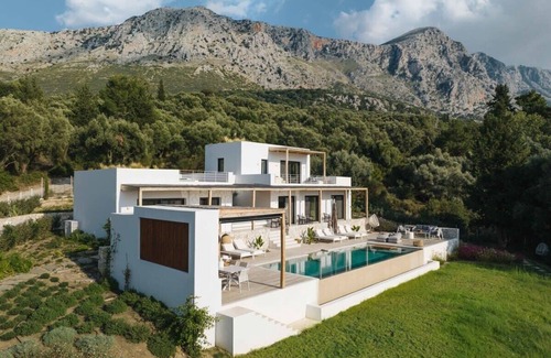 Aktio-Vonitsa Villa | Villa No Worries - Where Tranquility meets Luxury