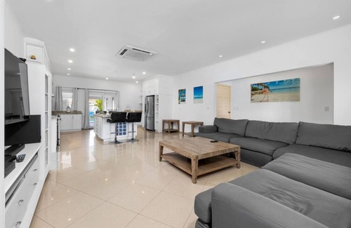 Koyari House | Villa Noah Your Luxurious 4BR Retreat by Bocobay