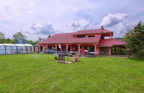 Sezana Villa | Villa Noiram - Your dream Getaway in Nature