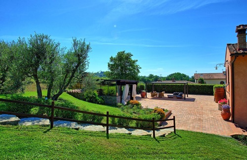 Pozzale Villa | Villa Nora - Holiday Villa Rental with swimming pool near Florence