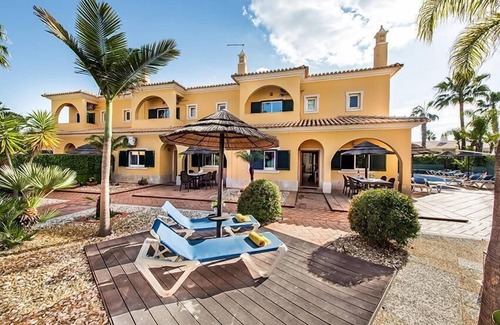 Vale de Parra Villa | Villa Norcas Grande, private, central, heated pool
