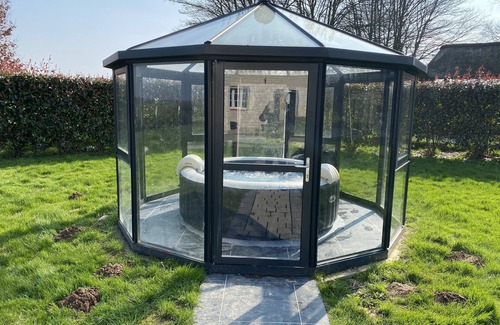Saint-Pierre-des-Ifs Villa | Villa Normandie for 15 people with Jacuzzi