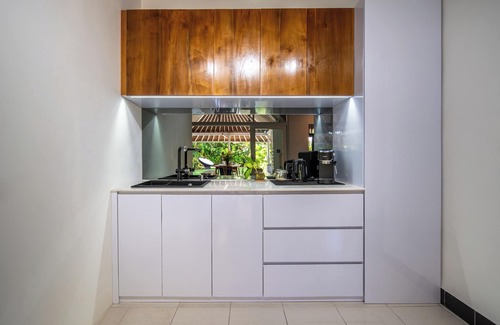 North Legian Villa | Villa NyumpenenStunning 4BR 1600M2 Garden Oasis
