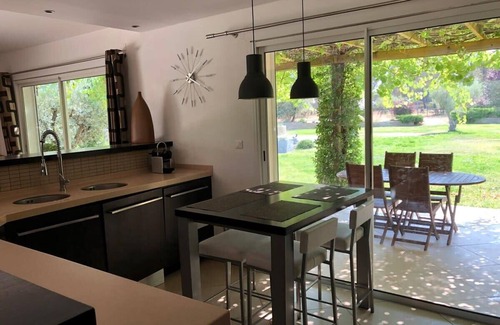 Lambesc Villa | “Villa Oasis: Luxury and Relaxation in Provence
