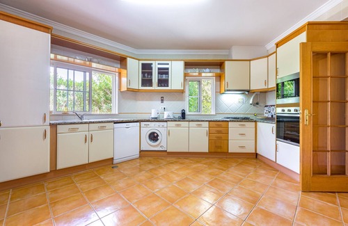 Gale Villa | Villa Ocre, with 4 bedrooms & just 500 mts from Gale beach