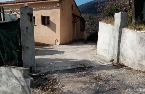 Coaraze Villa | Villa of 70 m2 with terrace and garden 30 km from the port of Nice. hiking trail