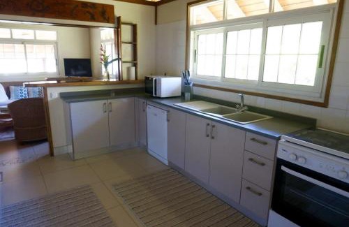 Cook's Bay Villa | Villa Ohana - 4BR Beachfront Villa