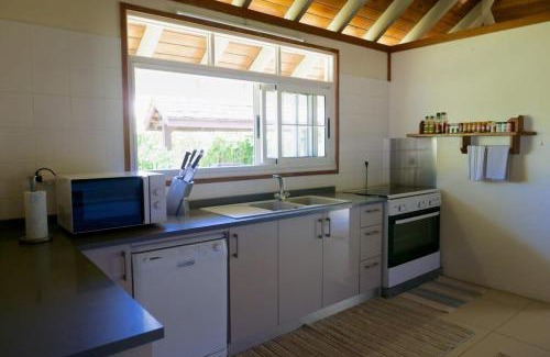Cook's Bay Villa | Villa Ohana - 4BR Beachfront Villa