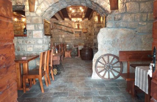 Vranovici Villa | Villa Old Castle Apartments