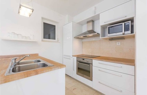 Cove Makarac (Milna) Apartment | Villa Old Mill 3 Bedroom Villa with shared pool