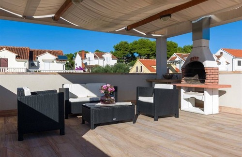 Cove Makarac (Milna) Apartment | Villa Old Mill 3 Bedroom Villa with shared pool