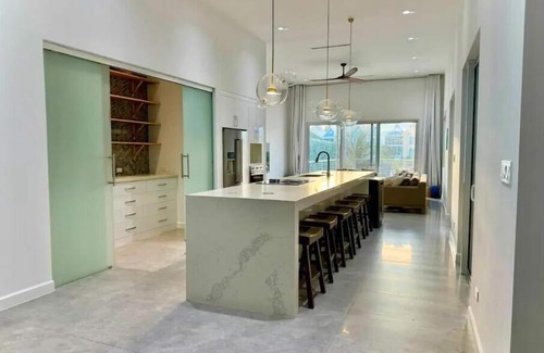 South Sound House | Villa Olea - Grand Harbour