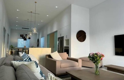 South Sound House | Villa Olea - Grand Harbour
