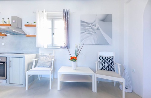 Piso Livadi House | Villa Olena: 2 villas 10pax 2 pools+outdoor Jacuzzi Punda Beach Paros