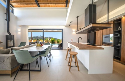 Alikianos House | Villa Olira ✩ Private Pool ✩ Modern Design