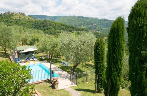 Mologno Villa | Villa Oliva, Tuscany villa with pool, large private garden, walk to restaurant.