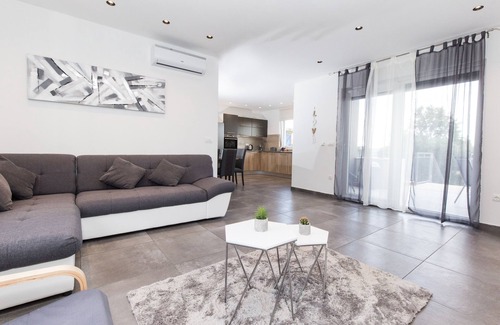 Kastel Kambelovac House | Villa Olive Gardens - with swimming pool, sea view and complete privacy