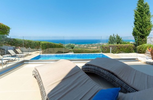Latchi Cottage | Villa Olivia - a villa that sleeps 6 guests in 3 bedrooms