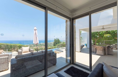 Latchi Cottage | Villa Olivia - a villa that sleeps 6 guests in 3 bedrooms