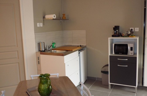Cadenet Apartment | Villa on a hillside on a slope of the Luberon
