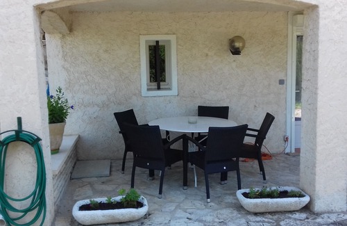 Cadenet Apartment | Villa on a hillside on a slope of the Luberon