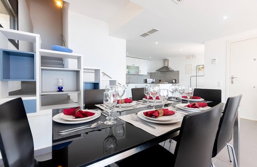 Almadraba-Canyelles House | Villa on Almadrava beach, Roses. Private parking, 200m beach, 3 bedrooms, equipped kitchen, terrace, Wi-Fi, air conditioning. Book now for an unforgettable holiday on the Costa Brava!