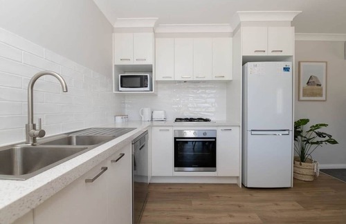 Bletchington House | Villa on Matthews - Modern & Cosy, Escape for 2