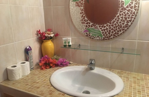 Paea Bed & Breakfast | VILLA ON PAEA NOT FAR FROM THE SEA - CHAMBRE TAMA