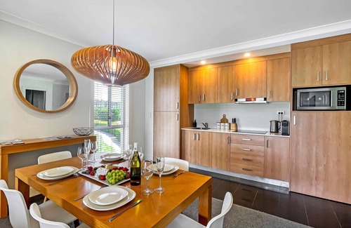 Lovedale Villa | Villa on the Green - Designer 2 bedroom, 2 bathroom villa at Rydges Resort