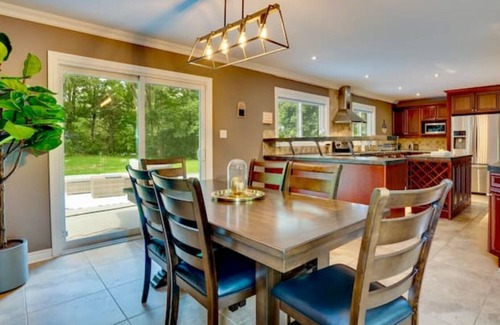 Brampton Villa | Villa on the Hill