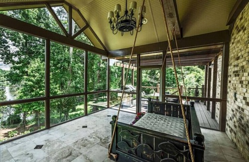 Atlanta House | Villa On The Lake