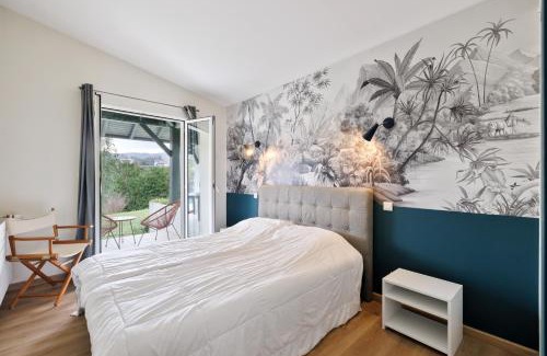 Urrugne Bed & Breakfast | Villa Ongizatea au calme avec piscine et vue montagne