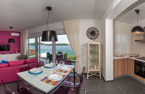 Podglavica Villa | Villa only 1 minute from the sea, with private pool and Stunning Sea View*