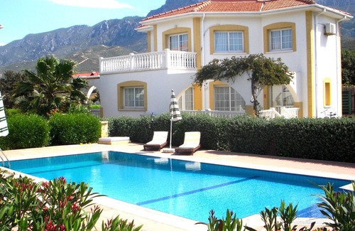 Yesiltepe Villa | Villa Orange, 3 Bedroom 2 bathroom Villa-Near 2 Sandy Beaches.
