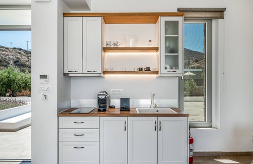 Menetai Villa | Villa 'Orelia Luxury 1' with Private Pool, Wi-Fi and Air Conditioning