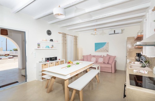 Piso Livadi Villa | Villa Othis: enjoy 2 villas, 11 guests, 2 pools+outdoor Jacuzzi, sea views!