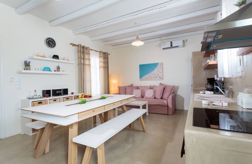 Piso Livadi Villa | Villa Othis: enjoy 2 villas, 11 guests, 2 pools+outdoor Jacuzzi, sea views!