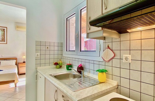 Agia Pelagia Chlomou Apartment | Villa Ourania - Studio 4 garden view