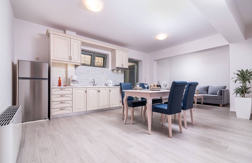 Kamilari Villa | Villa Ovgoro, 3-level building with swimming pool and floor heating.