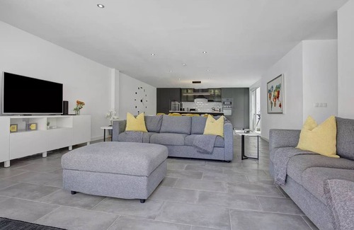 Corralejo Villa | 'Villa Pacifica' with heated pool, terrace, lounge area & Wi-Fi