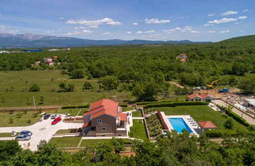 Dicmo Villa | Villa Pacis
