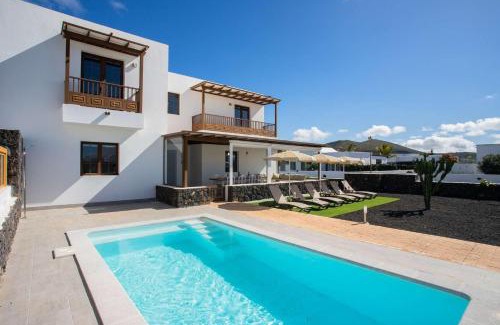 Tinajo House | Villa Palmera La Vegueta Villas